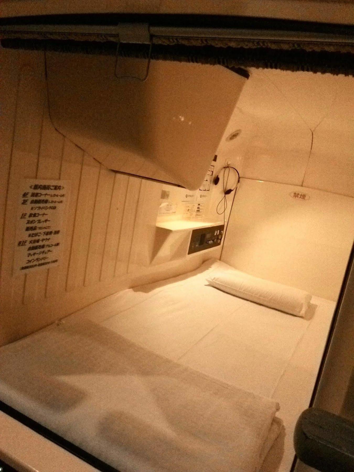 Capsule Land Yushima Hotel Tokio Buitenkant foto